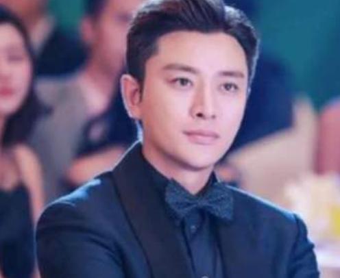 李小璐与助理合拍，两人神似姐妹花，离婚后她越来越潇洒了