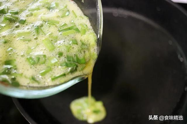 做毛巾鸡蛋卷，可不是直接煎那么简单，教你正确做法，层层薄如纸