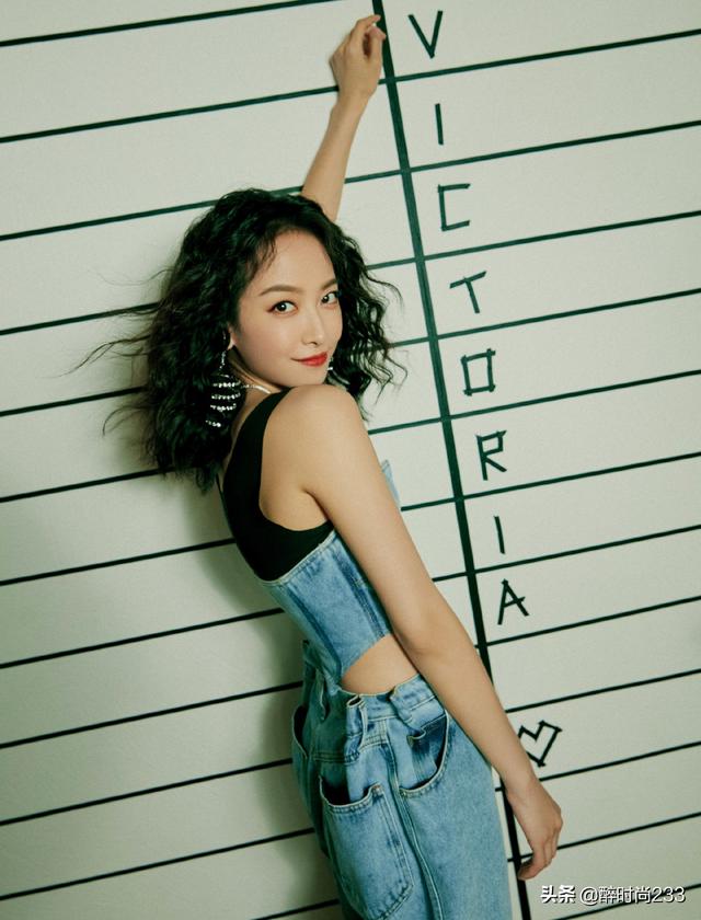 宋茜新造型又美又飒！一头蓬松卷发演绎复古港风，惊艳全场