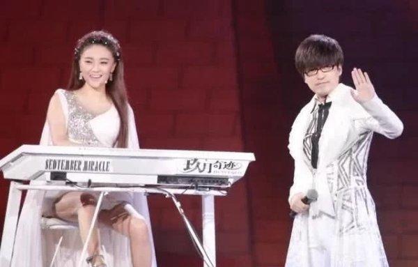 骗了我们4年的组合，明明私下已经领证，却还一直装成“兄妹”