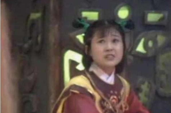 51岁许晴现身街头锻炼身材窈窕，曾经被骂公主病，如今依旧似少女