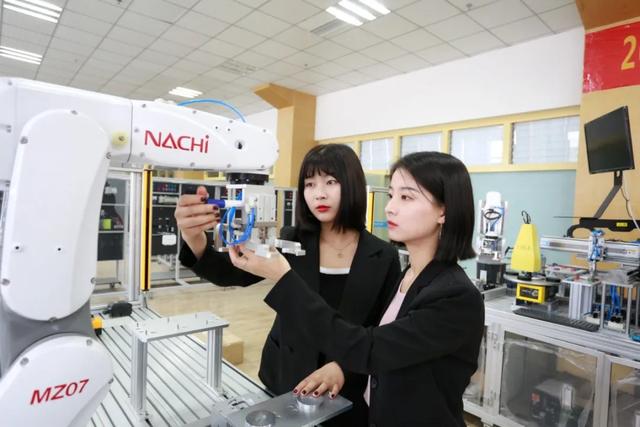 五百强合作单位多，还是全川唯一一所电子信息类公办高等职业院校