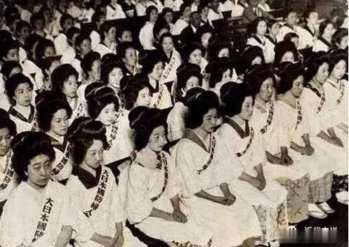 二战时, 日本女兵为了随时做这件事，所以随身要