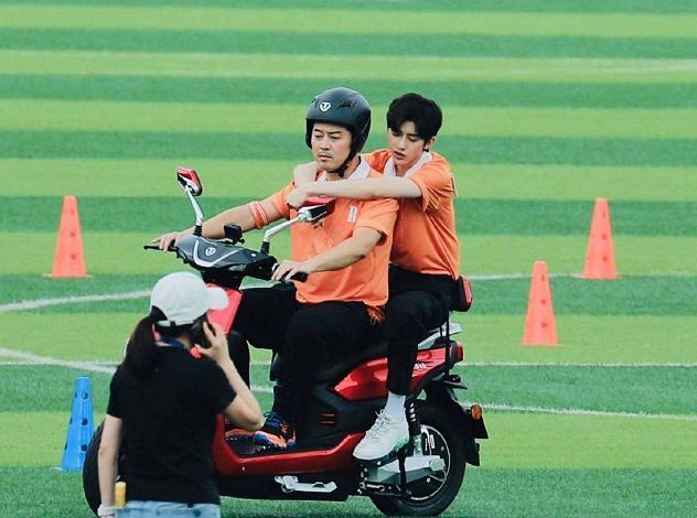 沙溢成了粉丝最酸的人，谁叫他和蔡徐坤的互动太有爱