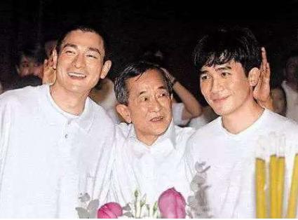 周钦南：自称白龙王“转世”，据说半个娱乐圈都是他徒弟