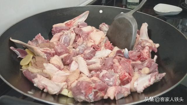 6斤鸭，一个客家地道美味做法，配料简单，出锅香气十足越吃越香
