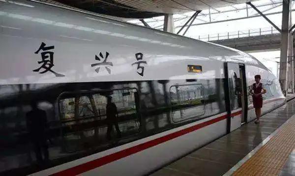 美国设计师首次来到中国，刚下飞机就愣住了，