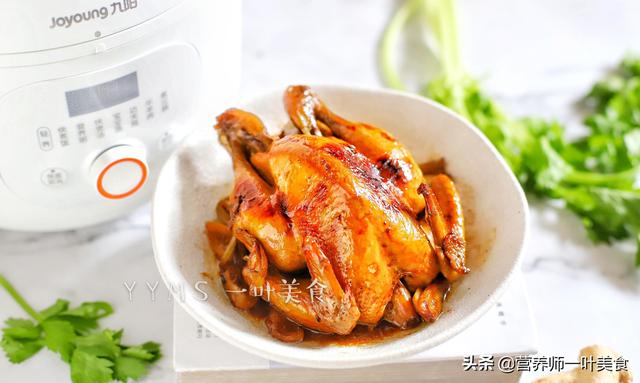 自制烤鸡，不用烤箱不开火，不加一滴水，鲜嫩多汁，家家都能做