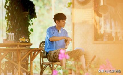 何炅老师发文没资格点评表演，只是因为心疼欧阳娜娜