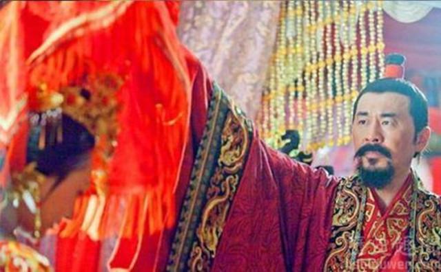 老和尚把钱给一乞丐说：往北走，有奇遇，后乞丐成开国皇帝