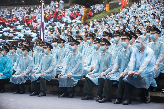 “复兴民族兮，誓作前锋”重庆大学的毕业典礼太感人……