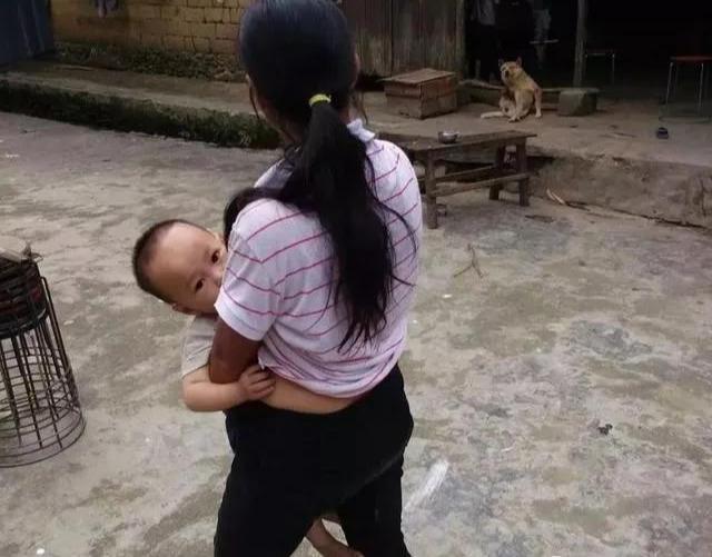 21年生15个孩子，75岁老汉成网红，如今一家17口过