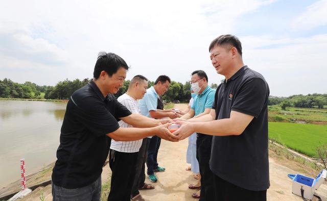 南昌市洪都中医赴定点帮扶贫困村送医送药助力防汛