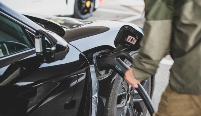 哪有人讨厌电动车！只是没开过Taycan罢了