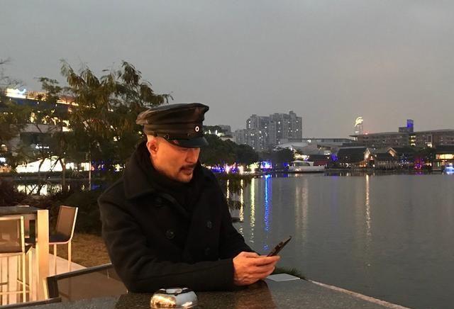 他因扮演“谢逊”红极一时，娱乐圈金牌配角