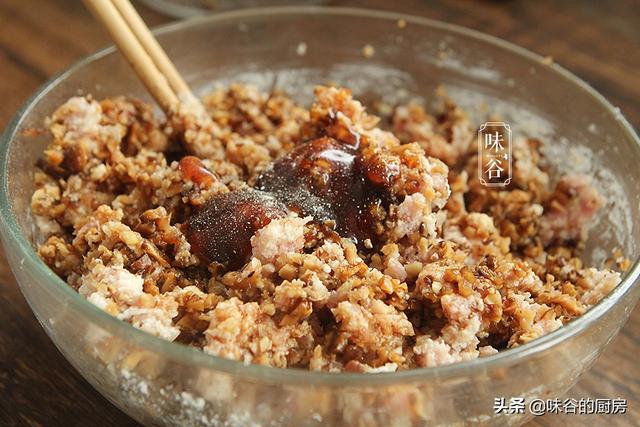 快立秋了，早餐饼这样做营养更足，皮薄馅多又美味，家人喜欢吃