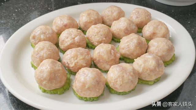 土豆加1根苦瓜这样做，出锅孩子吃不停嘴，口感好味又香，超解馋