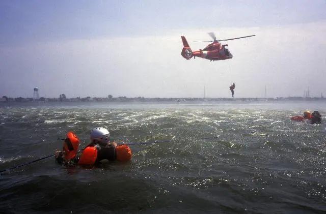 与直-9师出同门的美国海岸警卫队HH-65A救援直升机
