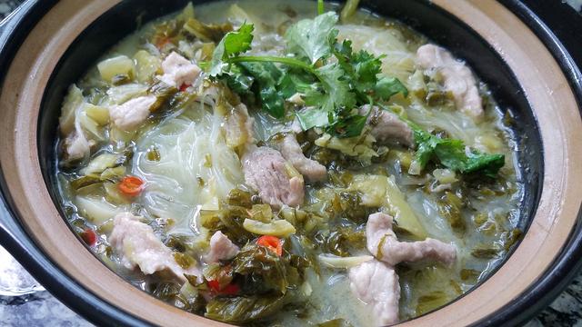 又香又好吃的酸菜肉丝粉，做法跟材料很简单，想吃就做