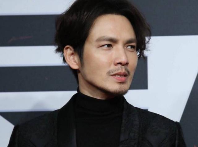 当男神留有胡须后，每一位气质实现大变样，却显得更加成熟稳重