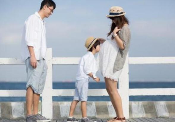 90后夫妻生9子遭曝光后，对于二胎政策，你是怎