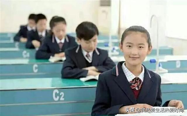 为什么“贵族学校”女生校服是裙子，普通学校
