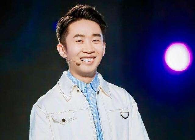 郑元畅声明喜欢女生后，绯闻女友黑正妹庆生，