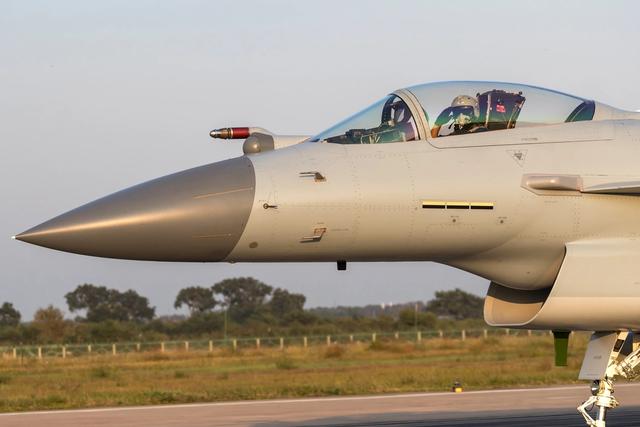 歼-10C战斗机性能究竟如何？能否站在三代半战机