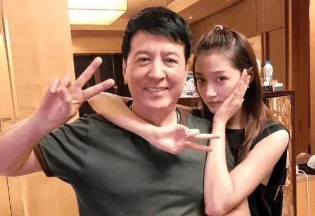 沈腾爸爸长得也太白马王子了吧？陈冠希爸爸同性男友个个颜值逆天