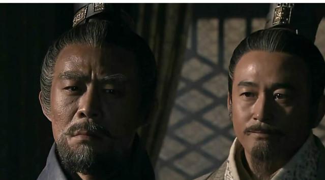 鞅变法时, 为何要禁止“父子兄弟同宅居住”?