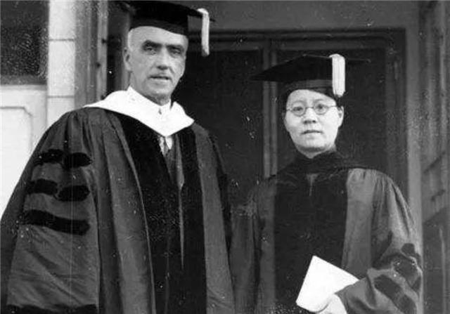 她曾一个月失去4位亲人，35岁当校长，88岁当副省