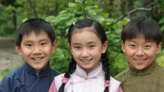 她是唯一一个考上清华大学的童星，不再拍戏后，颜值像成绩一般高