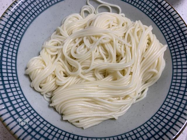 天越热越馋这碗面，简单好做，根根入味越吃越香，连吃3天都不腻