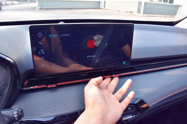 预算8万，享受20万级的配置！这款SUV每公里油耗