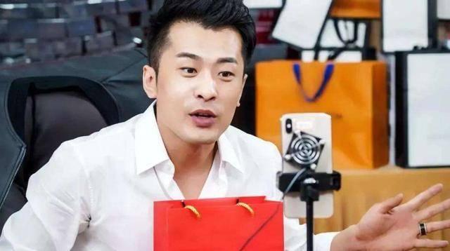 邀请佟大为直播卖货，此前李连杰、成龙也给面