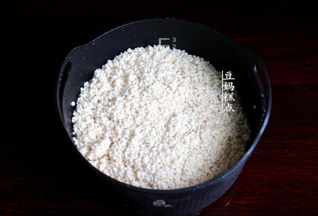 糯米糍粑，2碗糯米简单一蒸，逆天美味！从小到大20多年没吃够