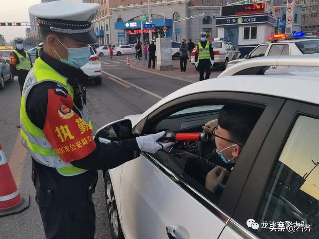 「齐齐哈尔身边事」龙沙交警大队，开展夜查专