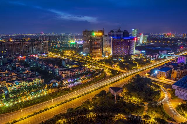 广东顺德实力最强的镇，多条地铁线路穿过，两大企业全国知名
