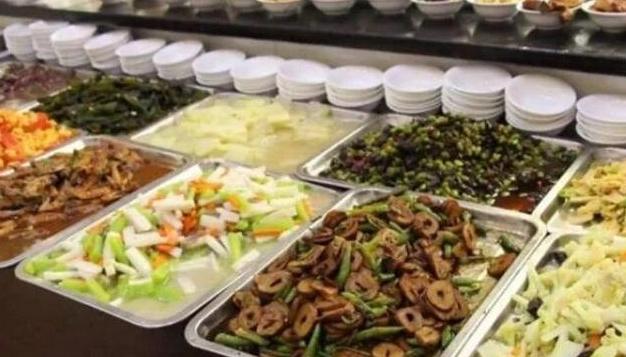 刘强东到底是不是把员工当兄弟？京东食堂曝光，网友：有点东西