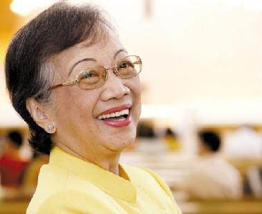 全球唯一一对母子总统，母亲在任内曾回中国祭