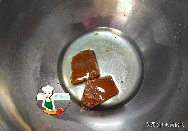 入伏后，家人最爱吃这道蒸糕，香甜软糯，每天吃一小块，能量满满