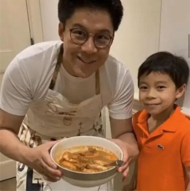 得到|郭晶晶生三胎后得到霍家优待！与霍启刚入住1.5亿独立屋 两个女儿露正面像爸爸