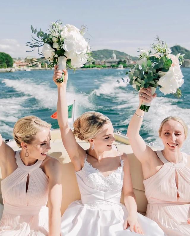 芬兰花滑界冰雪公主大婚，婚纱造型还登上vogue，被赞最美新娘
