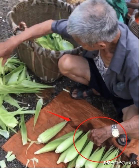 广东大爷一个人摆路边摊，手表太抢眼，网友：