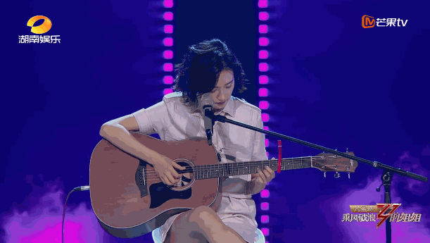 郑爽忘词崩溃大哭，万茜弹错琴淡定重来，没有对比就没有伤害