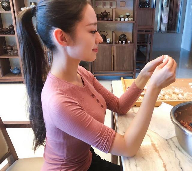 娱乐圈的半永久：鞠婧祎的哭泣妆，Lisa的齐刘海，还有她的针织衫