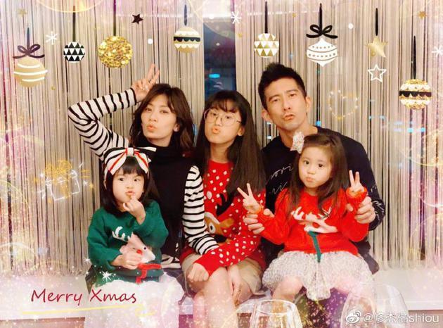 修杰楷晒周末独自带娃成果，两女儿累到昏睡，波妞小秘密被曝光