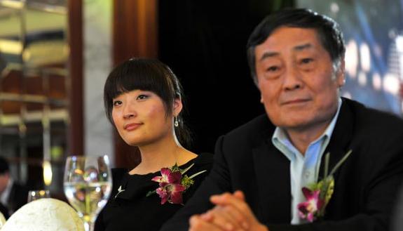 娃哈哈女继承人宗馥莉，资产过千亿，38岁仍旧未婚，其父公开招亲