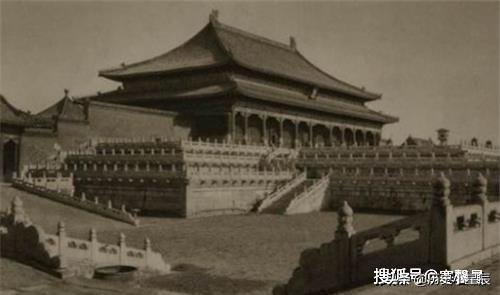 清朝3吨重龙床现世，专家要求上交国家，藏品主