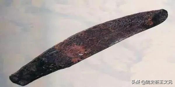 甘肃一房屋角落不为人知处，发现中国最早青铜刀，距今已有五千年